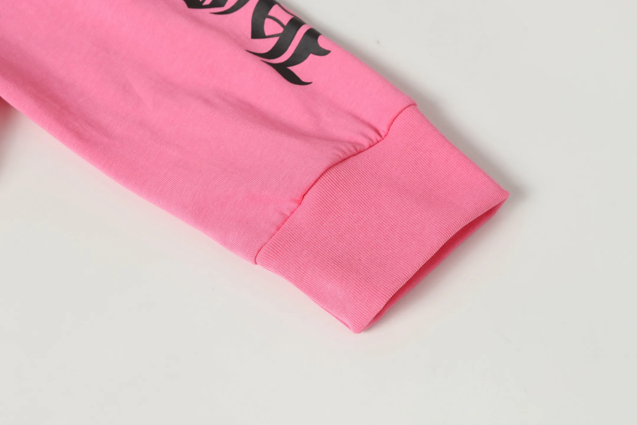 P160 Cross-border model, please do not place an order if you are looking for quality - Chrome Hearts/Chrome Hearts Sanskrit cross printed popular long-sleeved T-shirt - High weight, high density and high quality. The wool is soft, delicate and skin-friendly. Soft and silky to the touch. Excellent warmth and skin-friendly properties - Custom-woven and custom-dyed, no color difference, regardless of fabric or workmanship details. Roll over the ordinary version on the market -Colour: pink -Size: S M L XL